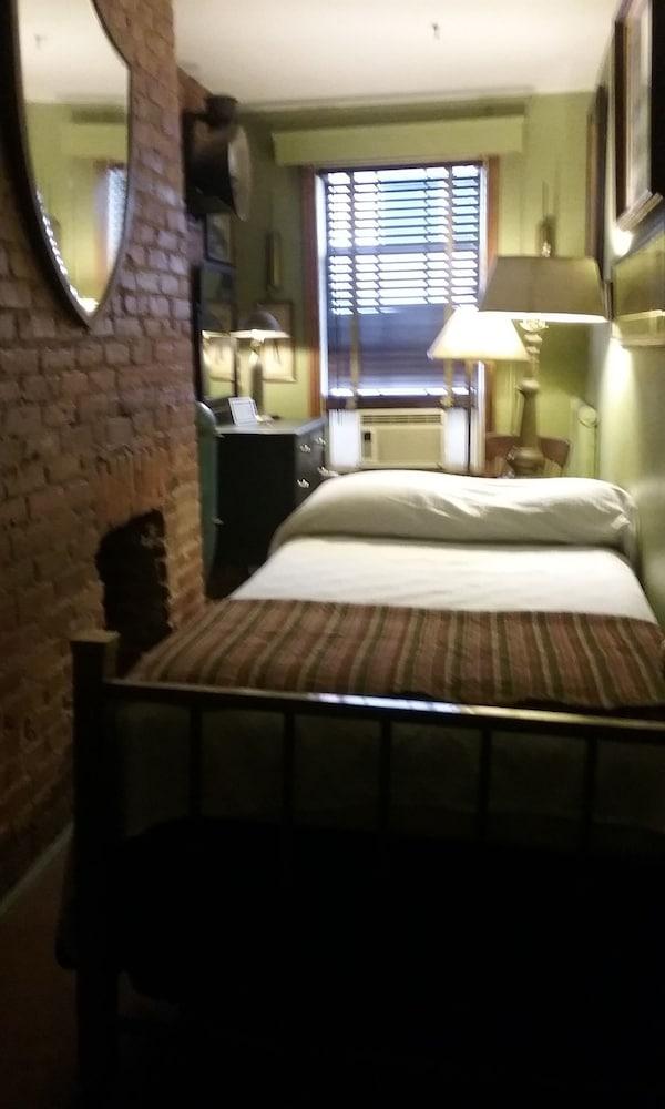 Chelsea Mews Guest House All Male - Tap to explore photos