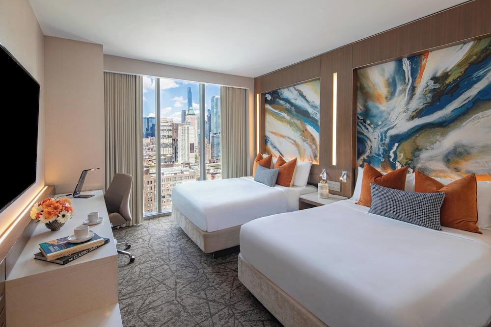 Courtyard by Marriott New York Manhattan/Midtown West - Tap to explore photos