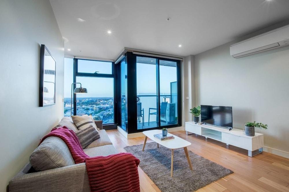 Sweet Apartment At Centro Melbourne - Tap to explore photos