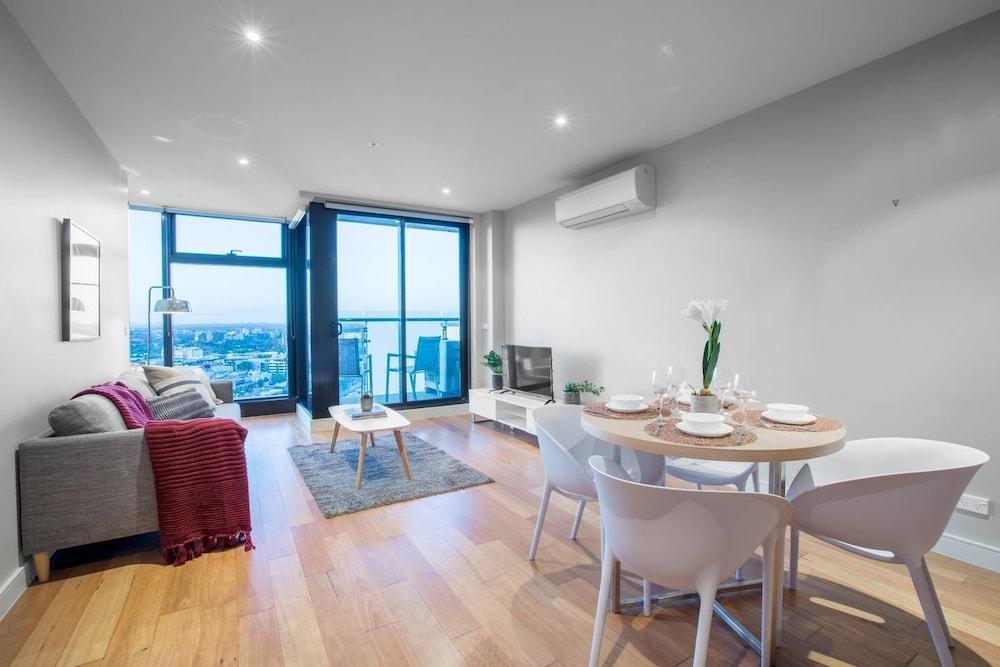 Sweet Apartment At Centro Melbourne - Tap to explore photos