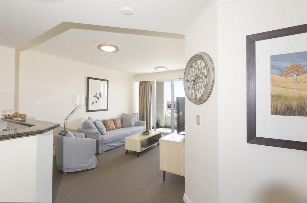 Stunning 2 Bedroom Apartment - Tap to explore photos