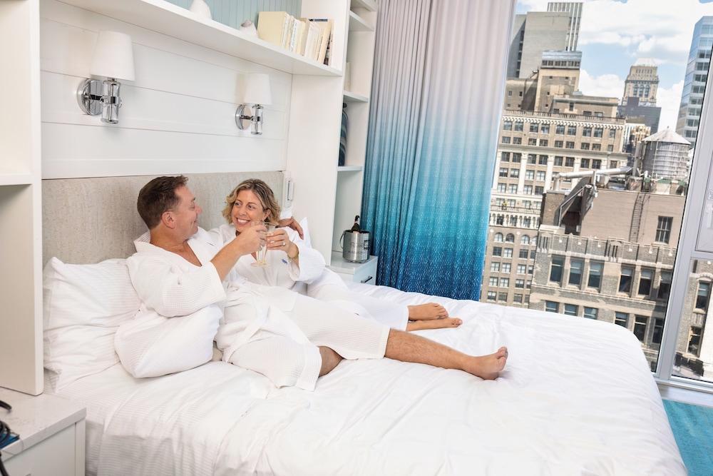 Margaritaville Resort Times Square Room Type - Deluxe Room, 1 King Bed, Hearing Accessible (Floors 15th-23rd) Margaritaville Resort Times Square Room Type - Deluxe Room, 1 King Bed, Hearing Accessible (Floors 15th-23rd)