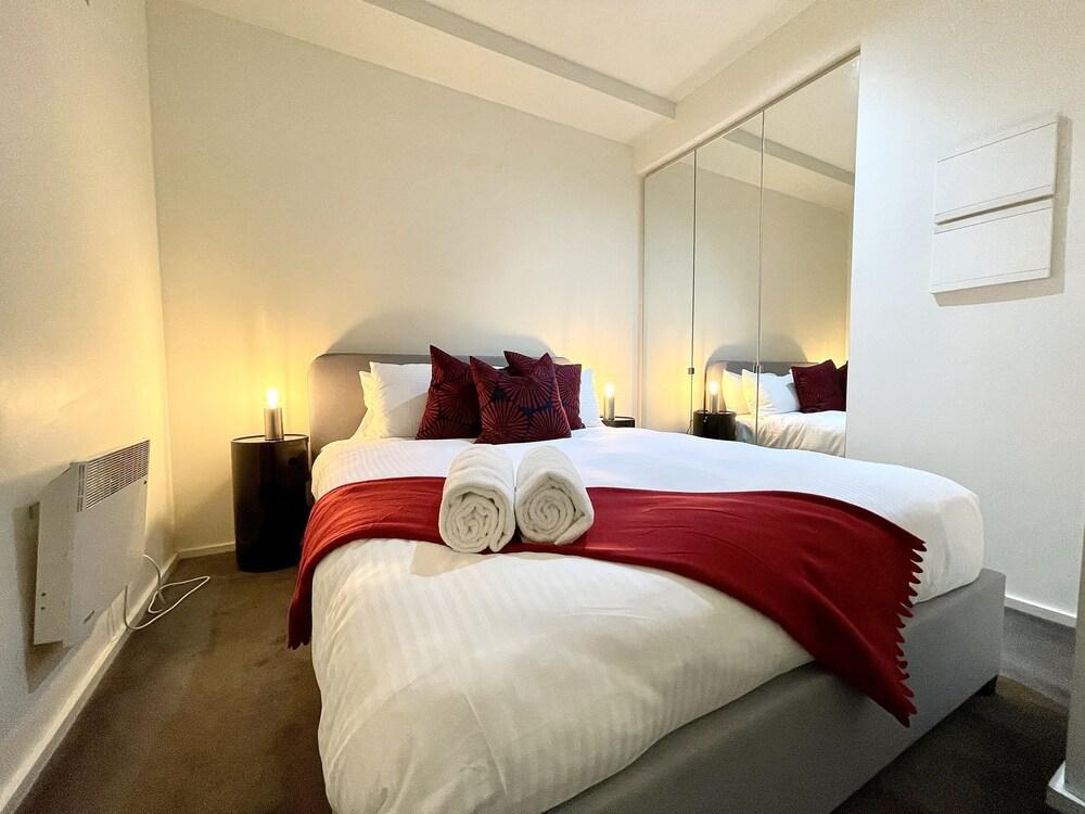 Readyset Apartments at Kett - Tap to explore photos