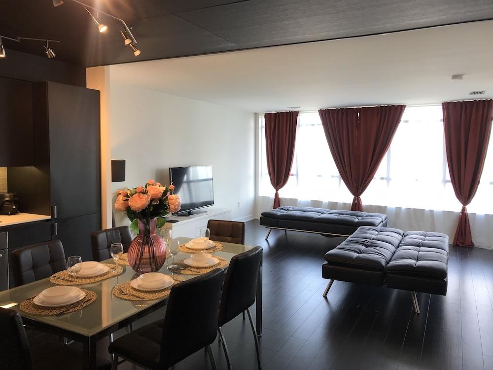 Private Home 3 Bedroom 2 Bath Downtown - Tap to explore photos