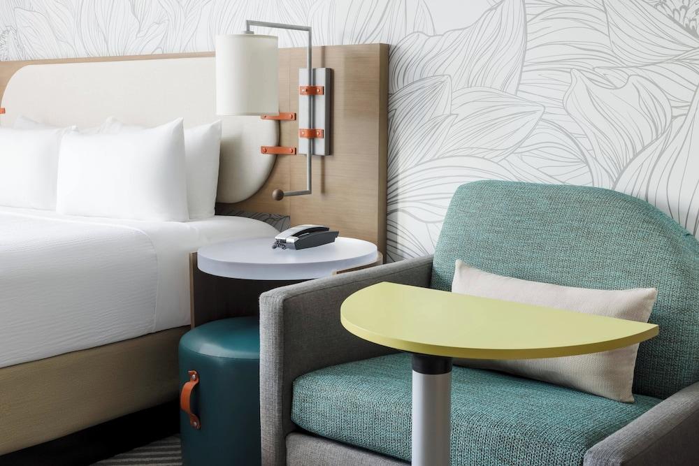 SpringHill Suites by Marriott New York Manhattan/Chelsea - Tap to explore photos