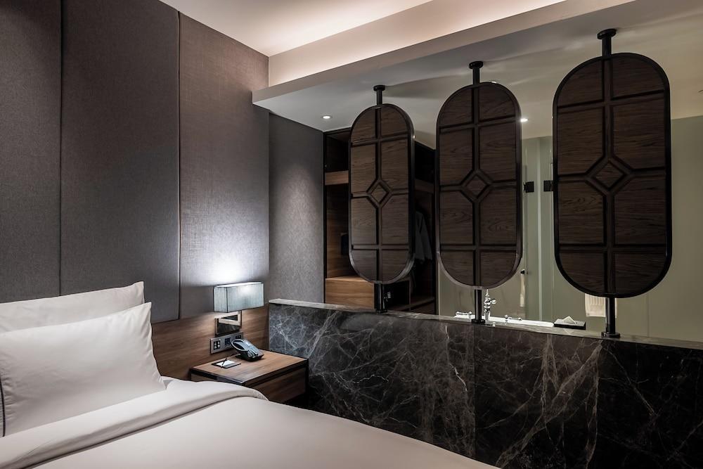 Ayathorn Bangkok Hotel Room Type - Executive Room, 1 King Bed