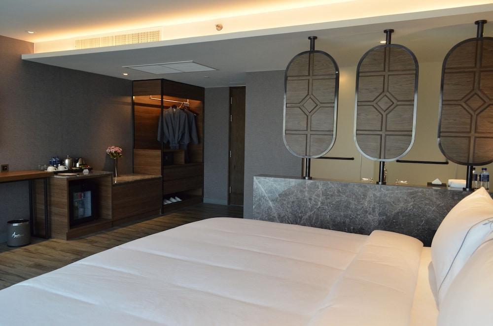 Ayathorn Bangkok Hotel - Tap to explore photos