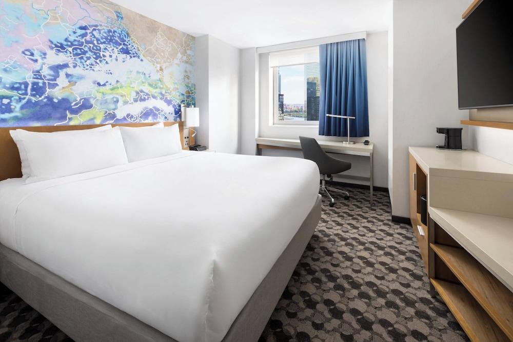 Courtyard by Marriott New York Downtown Manhattan/Financial District - Tap to explore photos
