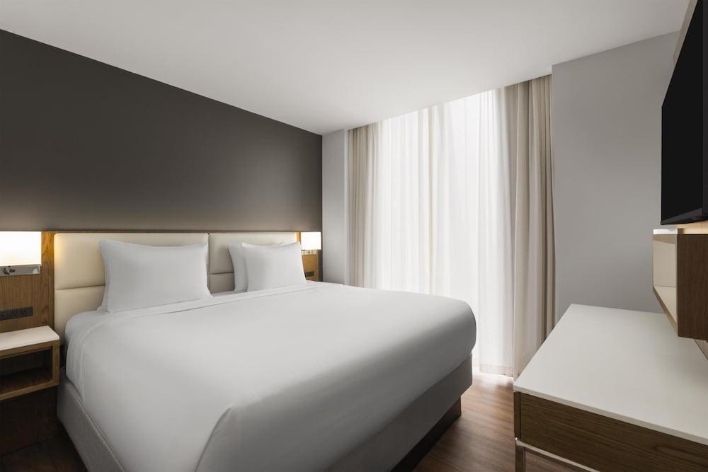 Best Western Premier Empire State Hotel Room Type - Suite, 1 King Bed, Non Smoking, Kitchenette (Living Room;with Sofabed) Best Western Premier Empire State Hotel Room Type - Suite, 1 King Bed, Non Smoking, Kitchenette (Living Room;with Sofabed)