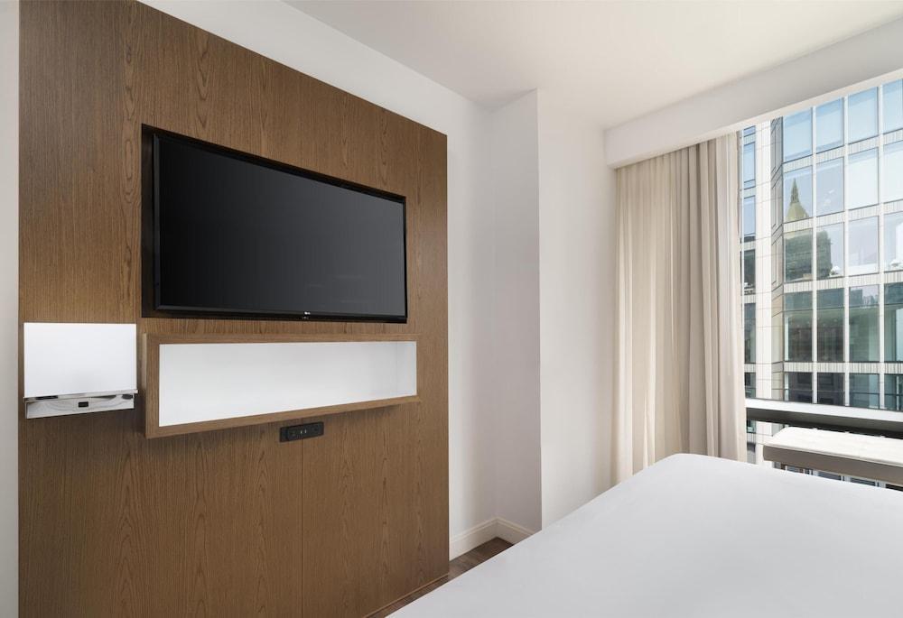 Best Western Premier Empire State Hotel Room Type - Standard Room, 1 King Bed, Accessible, Non Smoking (Larger Room)