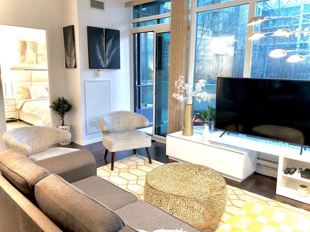 Toronto Downtown Suites Private Terrace - Tap to explore photos