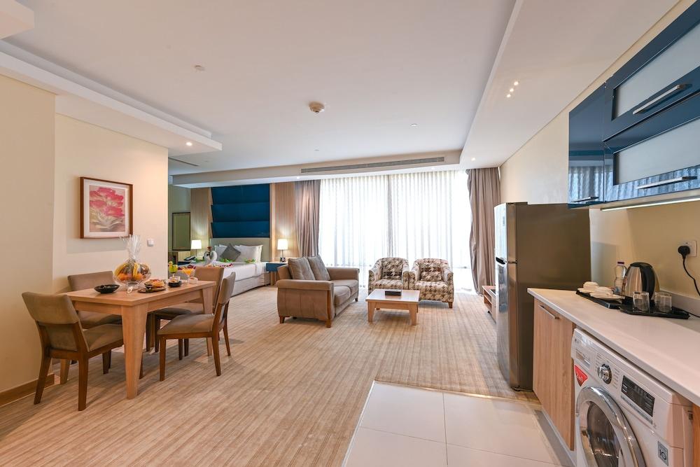 Almansour Suites Hotel Doha Room Type - Executive Suite with Garden View