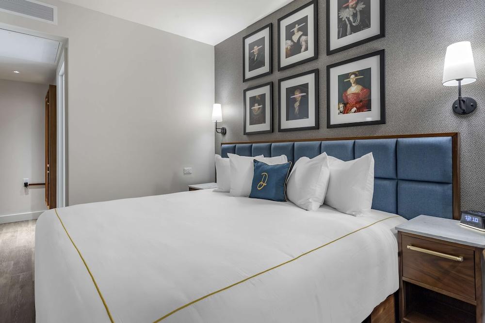 The Draper New York, Tapestry Collection by Hilton Room Type - Premium Room, 1 King Bed, City View
