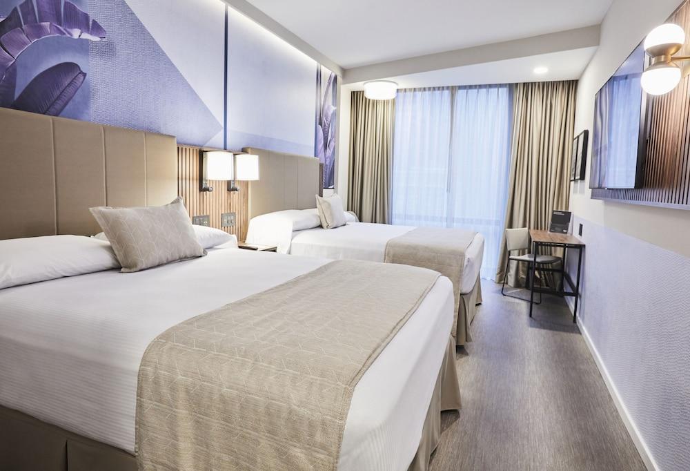 Hotel Riu Plaza Manhattan Times Square Room Type - Deluxe Room, 2 Queen Beds