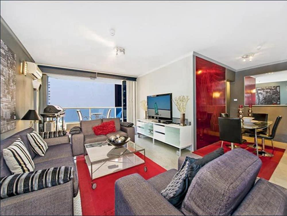 Sydney CBD 2 Bedroom Apartment with Balcony - Tap to explore photos