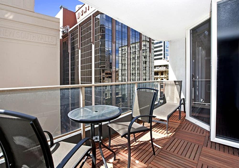 Sydney CBD 2 Bedroom Apartment with Balcony - Tap to explore photos
