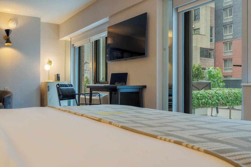 Pestana CR7 Times Square Room Type - Junior Suite ADA with Balcony and View