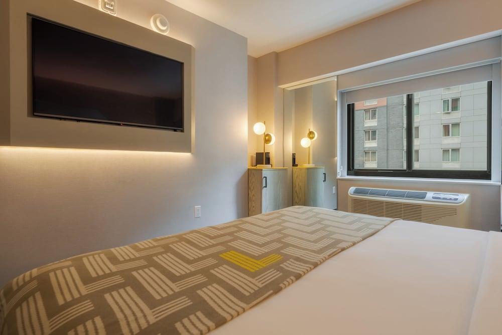 Pestana CR7 Times Square - Tap to explore photos