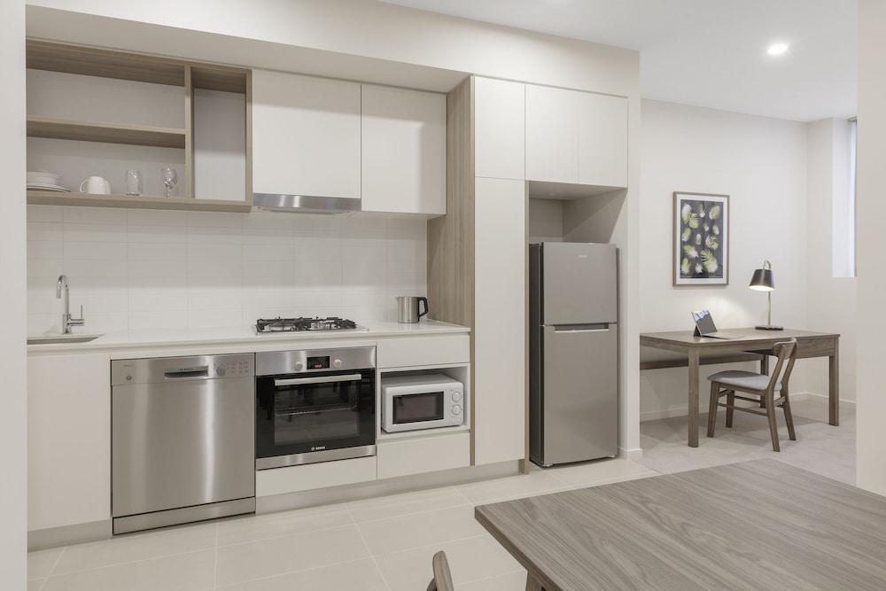 Brady Apartment Hotel Hardware Lane Room Type - One Bedroom Apartment + Study