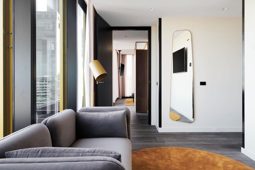 Quincy Hotel Melbourne Room Type - Skyline View Plus