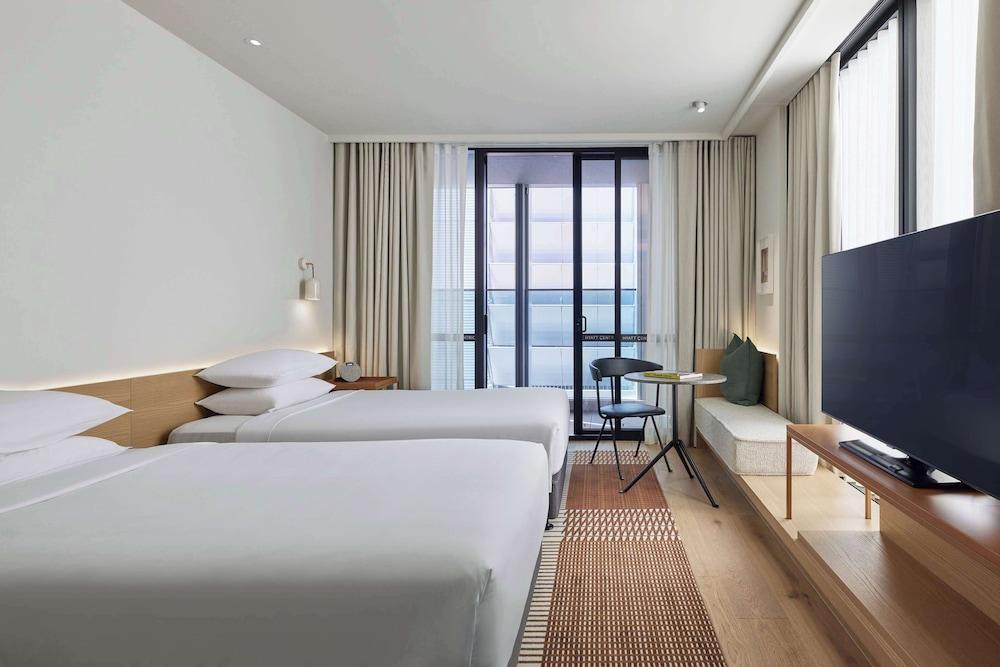 Hyatt Centric Melbourne Room Type - Room, 2 Twin Beds, Balcony