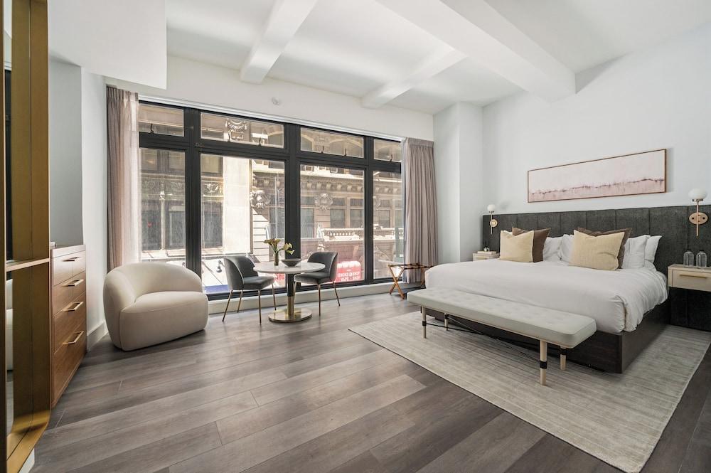 17John Room Type - Traditional Studio, 1 King Bed