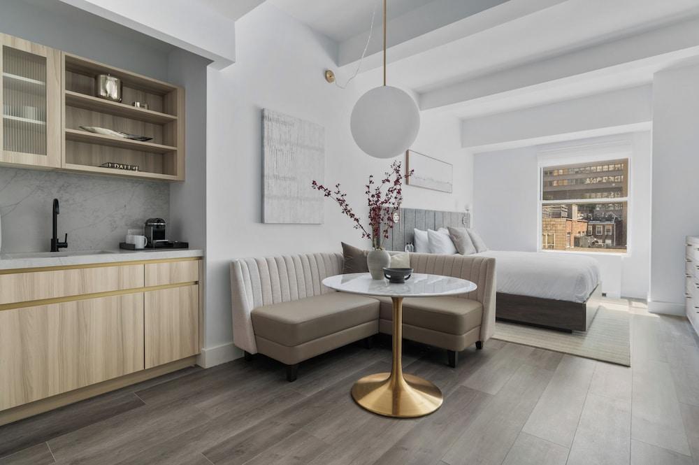 17John Room Type - Elite Suite, 1 King Bed with Sofa bed, Kitchen