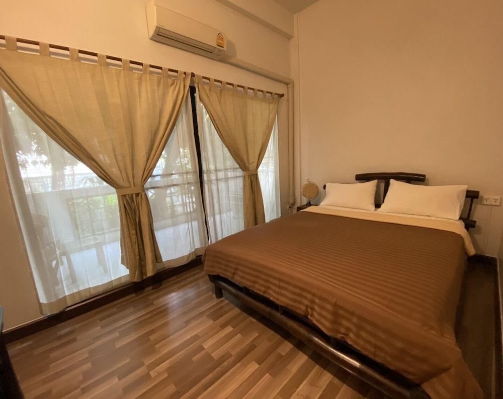 Lamphu House Bangkok Room Type - Air-Con Superior Double room