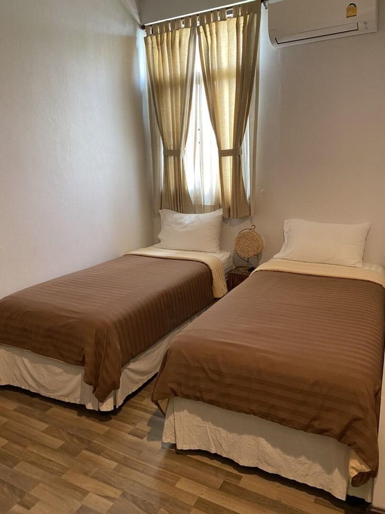 Lamphu House Bangkok Room Type - Air-Con Standard Twin room