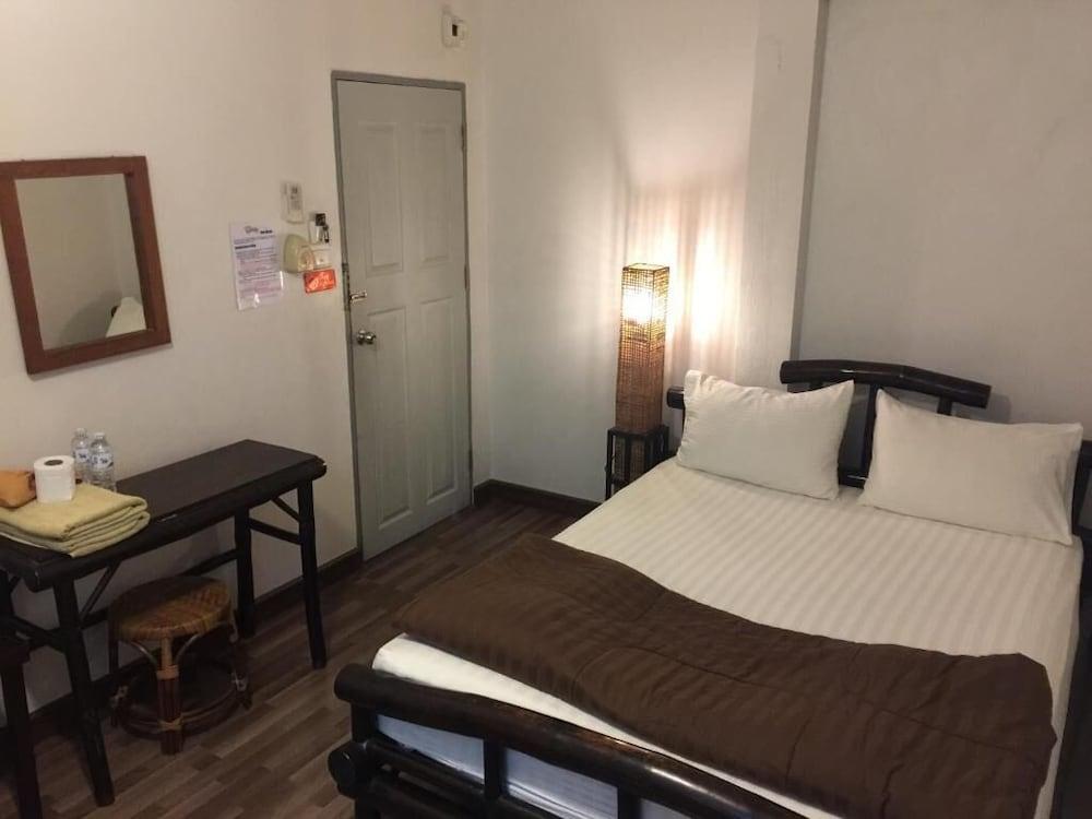 Lamphu House Bangkok Room Type - Air-Con Double Shared Bathroom
