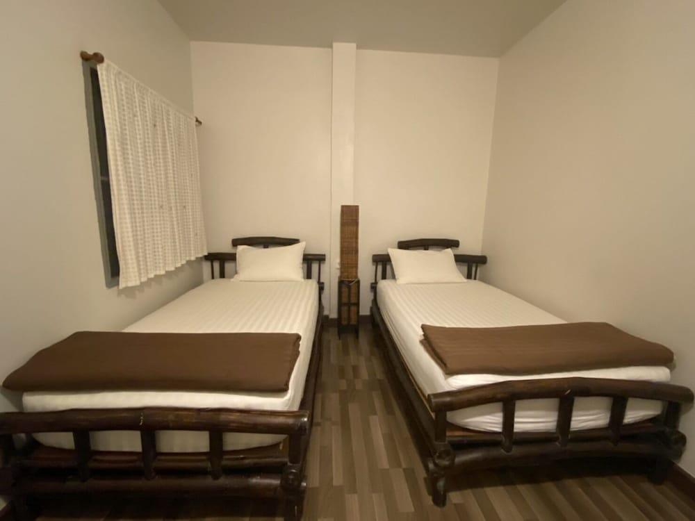 Lamphu House Bangkok Room Type - Air-Con Twin Shared Bathroom