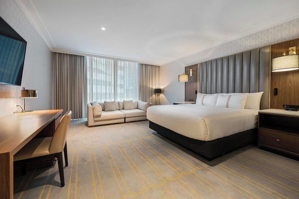 The Sutton Place Hotel Toronto Room Type - Deluxe Room, 1 King Bed