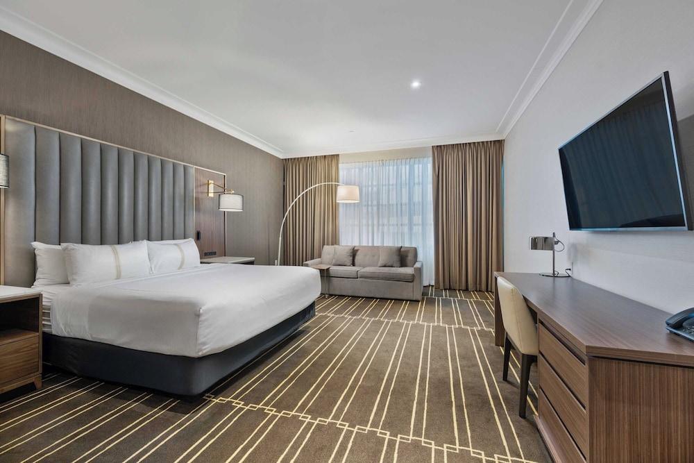 The Sutton Place Hotel Toronto Room Type - Classic Room, 1 King Bed, Accessible