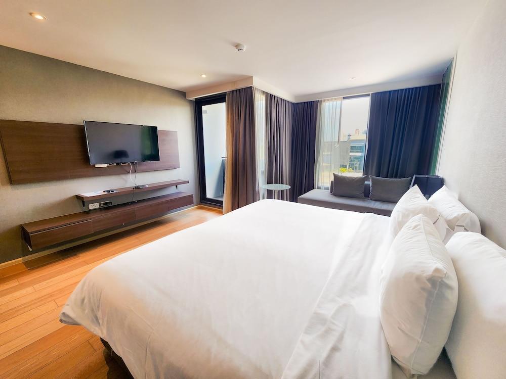 Montana Hotel & Residence Room Type - Premier Studio, 1 Double Bed, Kitchenette