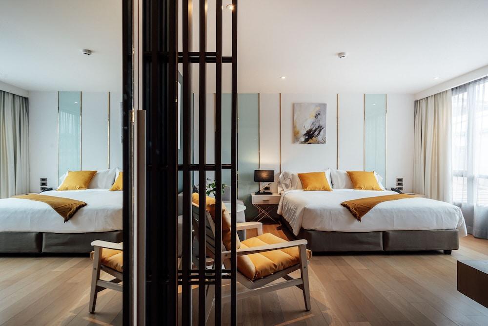 Montana Hotel & Residence Room Type - Junior Studio Suite, 1 King Bed, Kitchenette