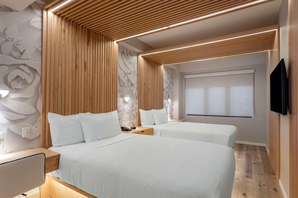 Best Western Plus Soho Hotel Room Type - Standard Room, 2 Double Beds, Non Smoking (Shower Only) Best Western Plus Soho Hotel Room Type - Standard Room, 2 Double Beds, Non Smoking (Shower Only)