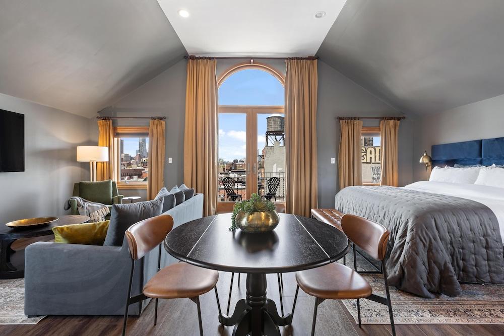 The Historic Blue Moon Hotel - NYC Room Type - Exclusive Studio Suite, 1 King Bed with Sofa bed, Balcony, City View