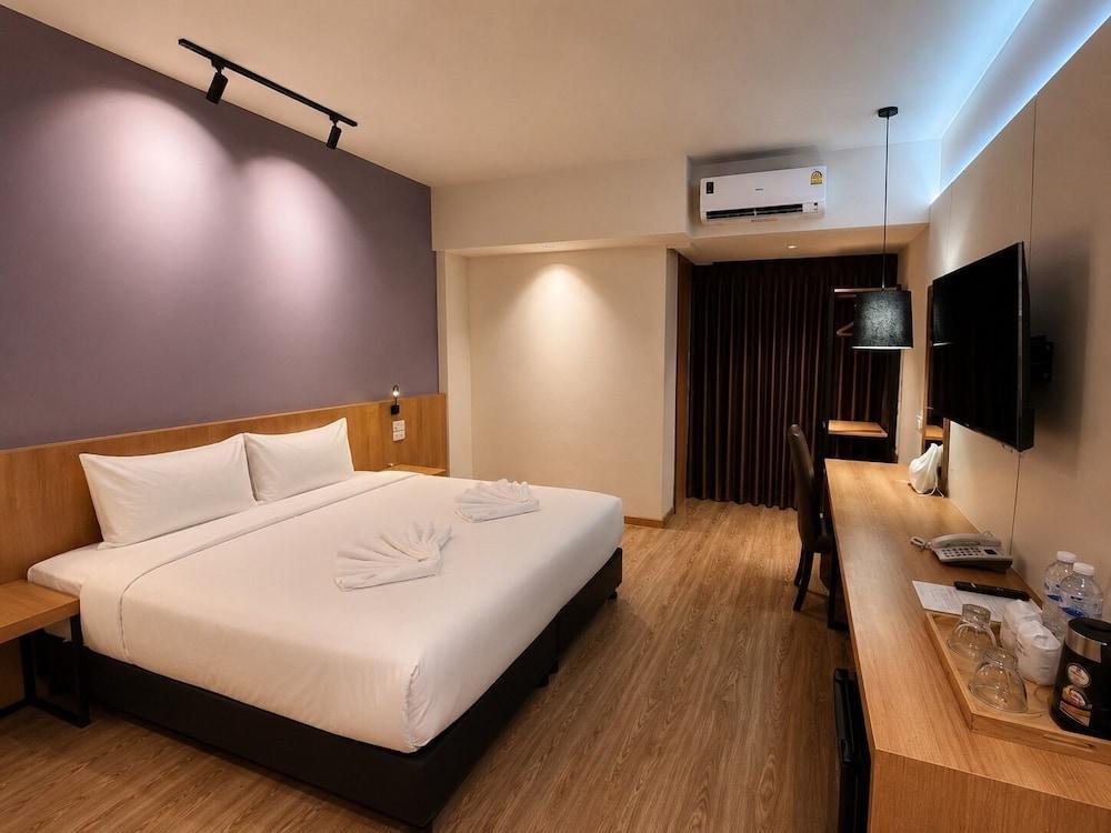 The Neuf Ratchada Room Type - Standard Double Room