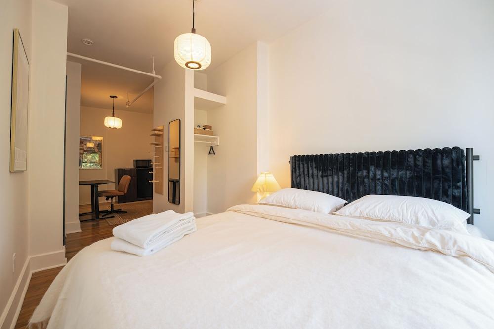Lamartine Chelsea – Hostel Room Type - City Studio (Shared Bathroom)
