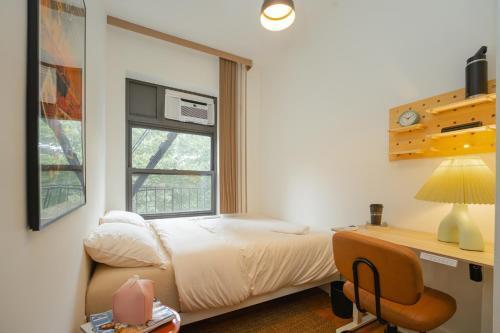 Lamartine Chelsea – Hostel Room Type - Double Room with Shared Bathroom