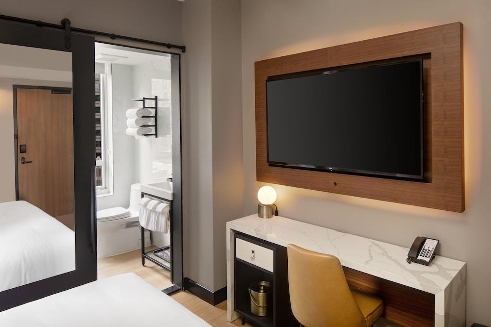 Indigo NYC Downtown Wall Street, an IHG Hotel - Tap to explore photos
