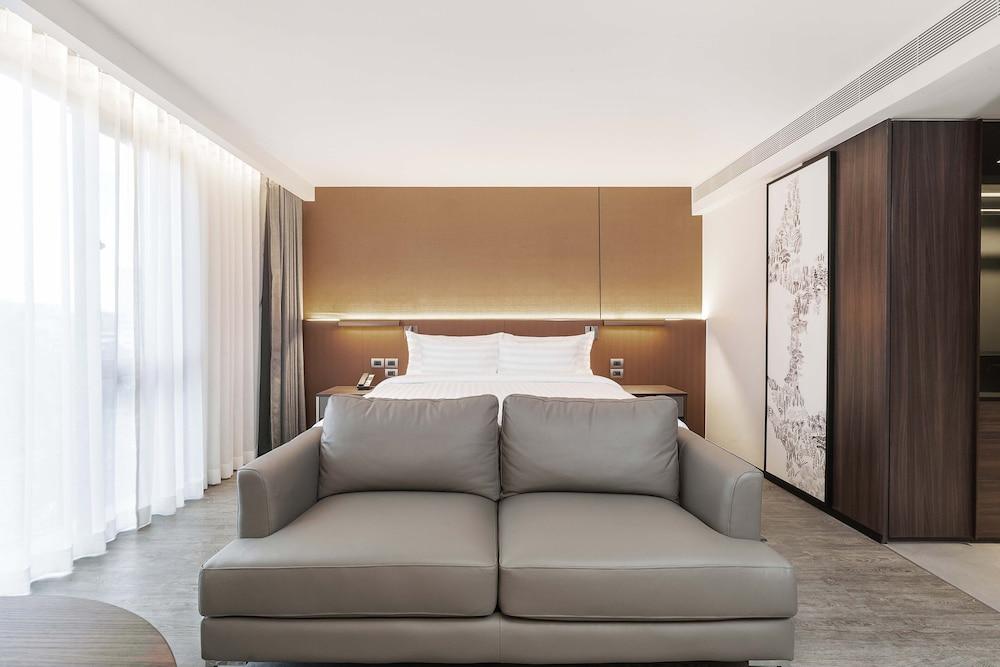 Gardina Asoke Hotel & Residence - Tap to explore photos
