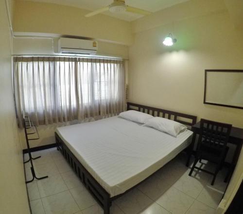 KC guest house Room Type - Budget Double Room with Shared Bathroom