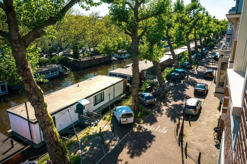 Amsterdam-Houseboat-Amstel - Tap to explore photos