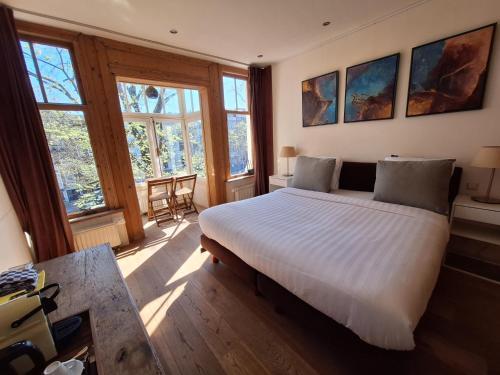A B&B Amsterdam - Tap to explore photos