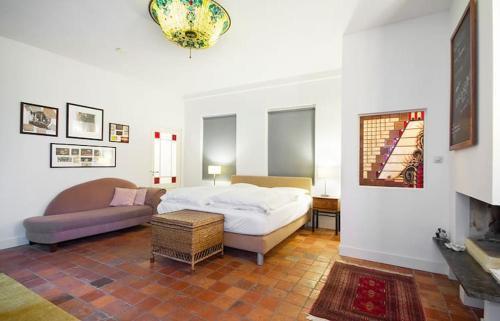 Ground floor Jordaan Apartment - Tap to explore photos