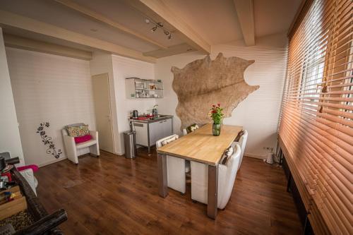 City Break Amsterdam Room Type - Twin Room with Private Bathroom