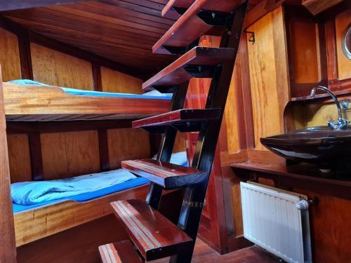 Anna Maria II Room Type - Economy Quadruple Room with Shared Bathroom
