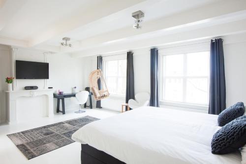 Mokum Suites Room Type - Deluxe Double Room