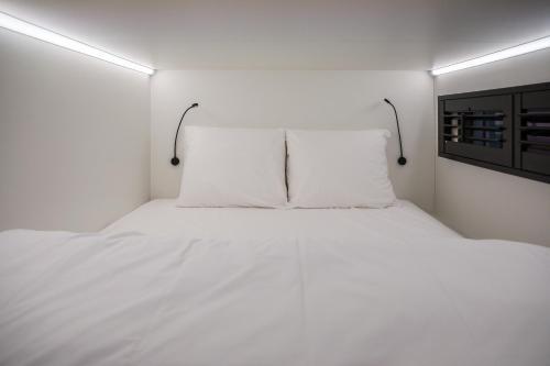 THIS HO(S)TEL Room Type - Canal Cube